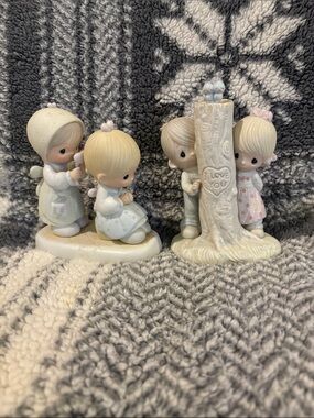 Precious Moments Pastel Figurine Pair Set boy/girl